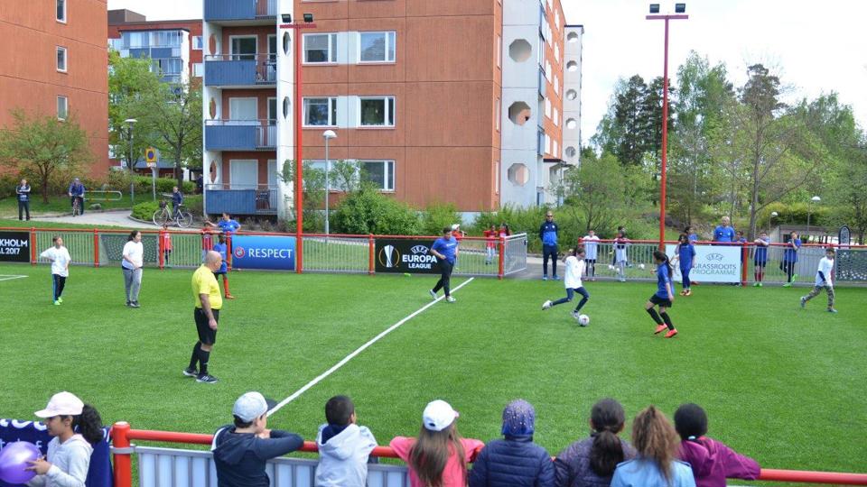 Bild från invigning av Lofotens bollplan i maj 2017